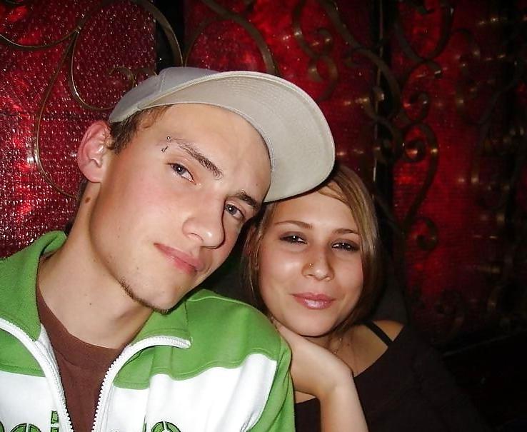 25P Couple Takes Pics
