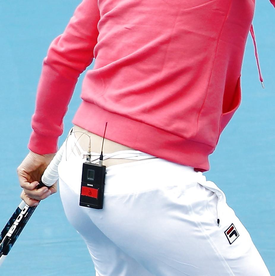 11P Kim Clijsters hot at Australian Open