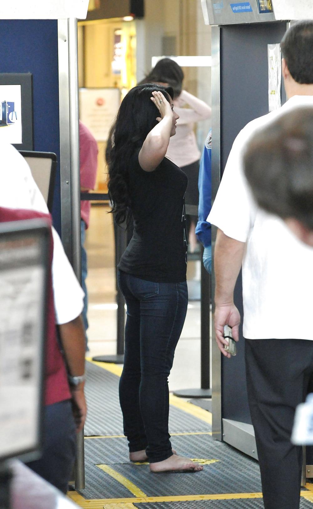 25P Celebrity feet