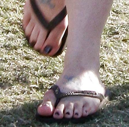 25P Celebrity feet
