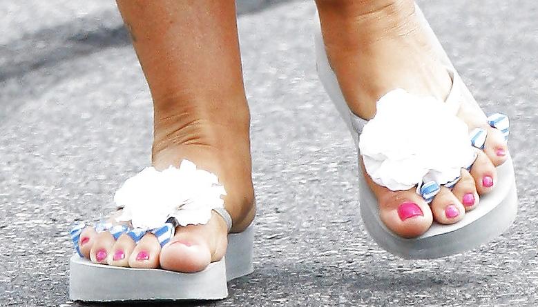 25P Celebrity feet