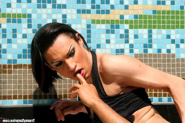 16P Hot Tranny Sucking Cock And Getting Her Asshole Licked