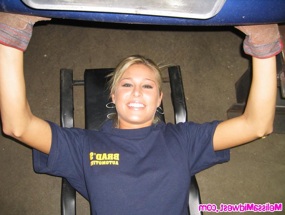 15P Melissa Midwest Bares Her Great Body At Car Garage