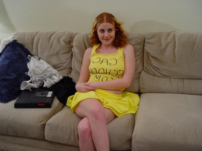 16P Redhead whore shows off her perfect ass