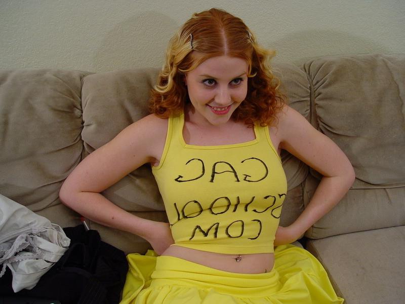 16P Redhead whore shows off her perfect ass