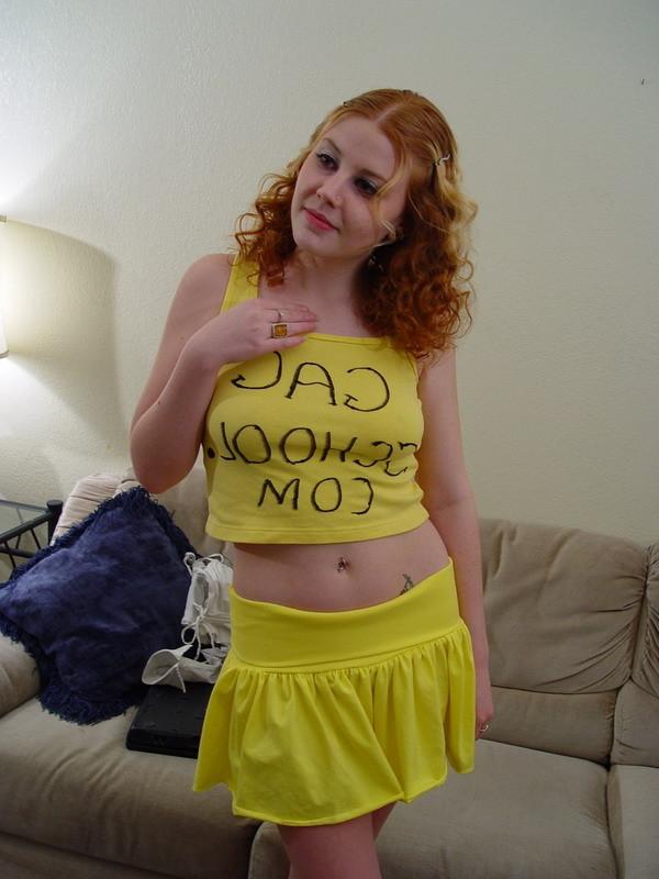 16P Redhead whore shows off her perfect ass