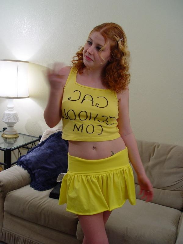 16P Redhead whore shows off her perfect ass