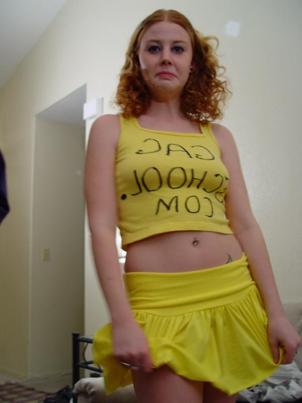 16P Redhead whore shows off her perfect ass