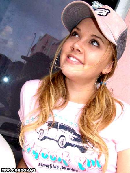 15P Hot Chick In Hat Shows Off Her Camel Toe