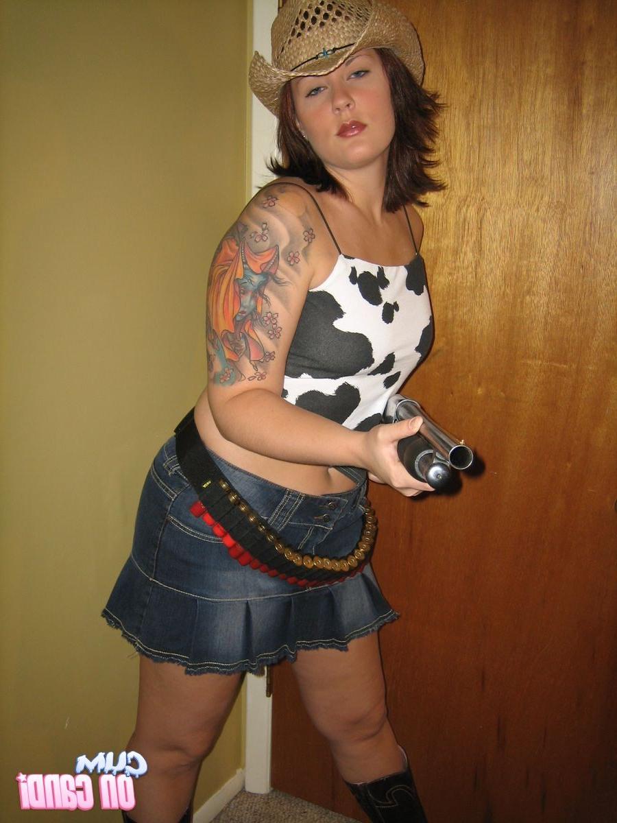 16P Amateur Housewife Candi Is A Real Country Babe