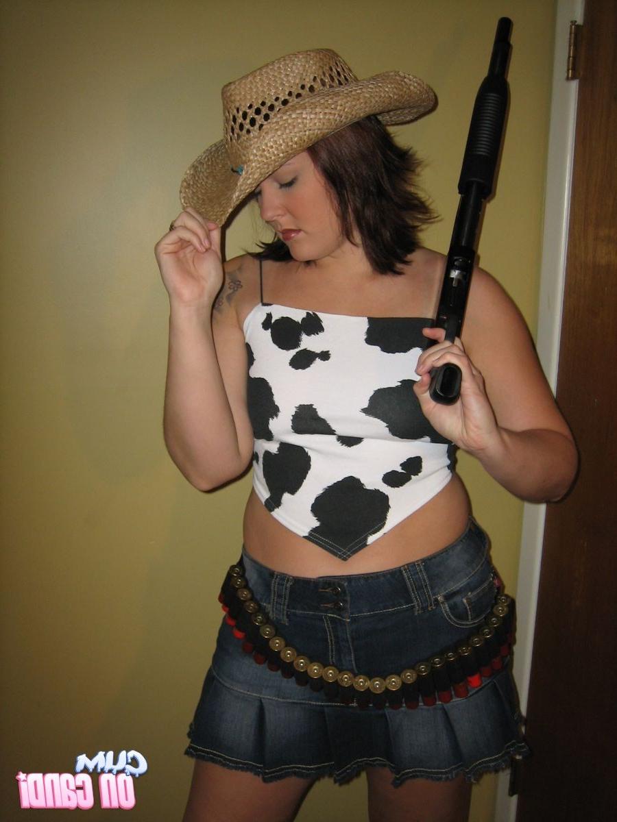 16P Amateur Housewife Candi Is A Real Country Babe
