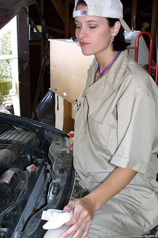 10P Skinny teen auto mechanic gets naked in her shop