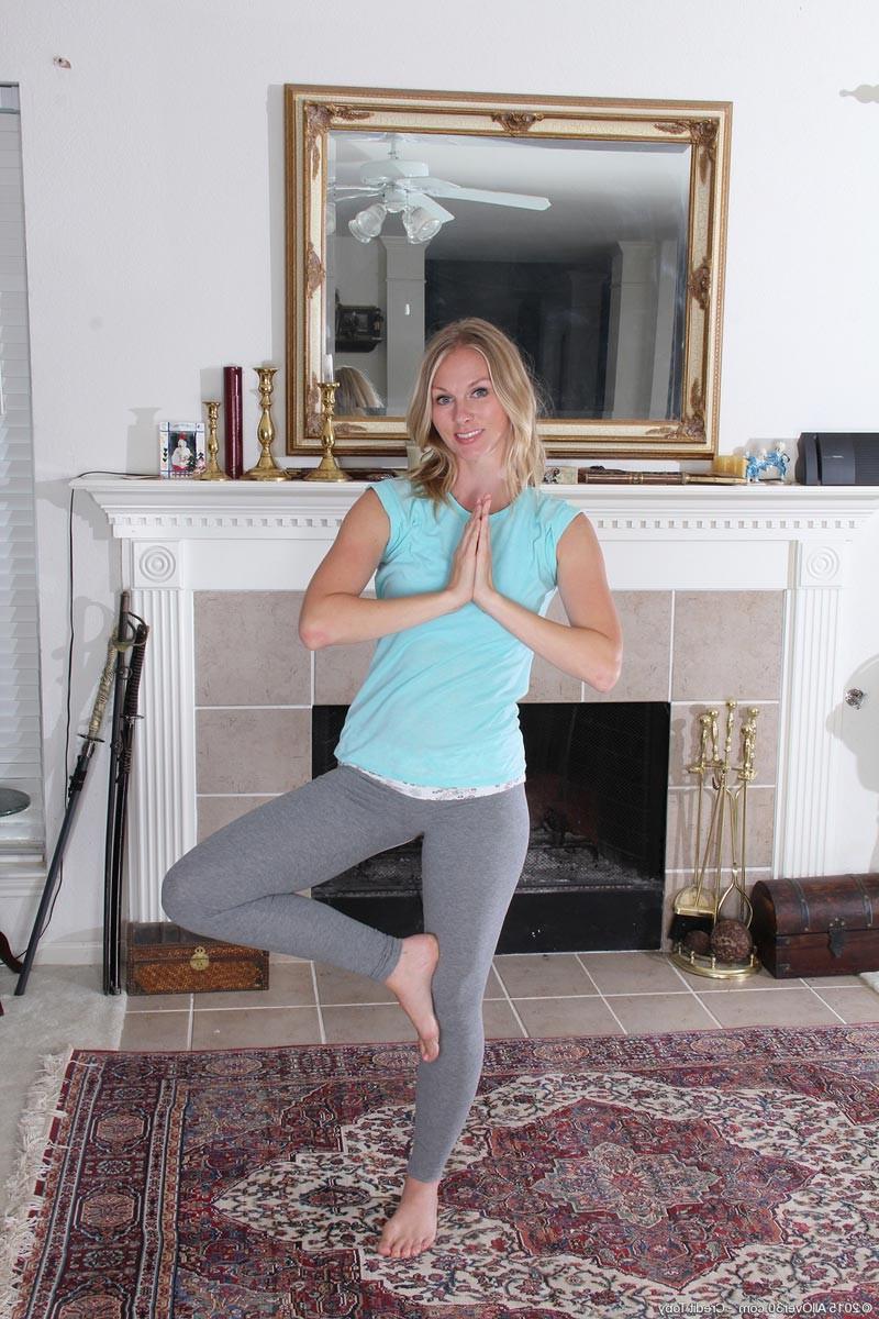 15P Blonde wife strips after her yoga session