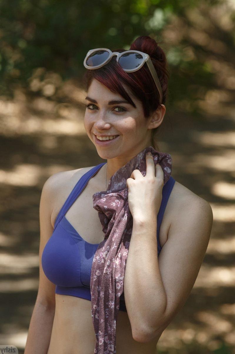 12P Hot sporty redhead with amazing tits