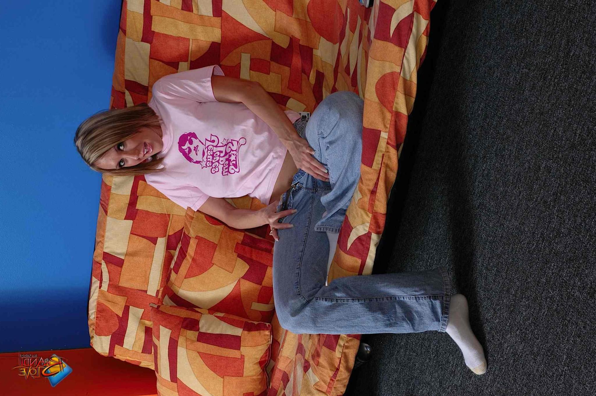 25P Brandi Love Masturbating