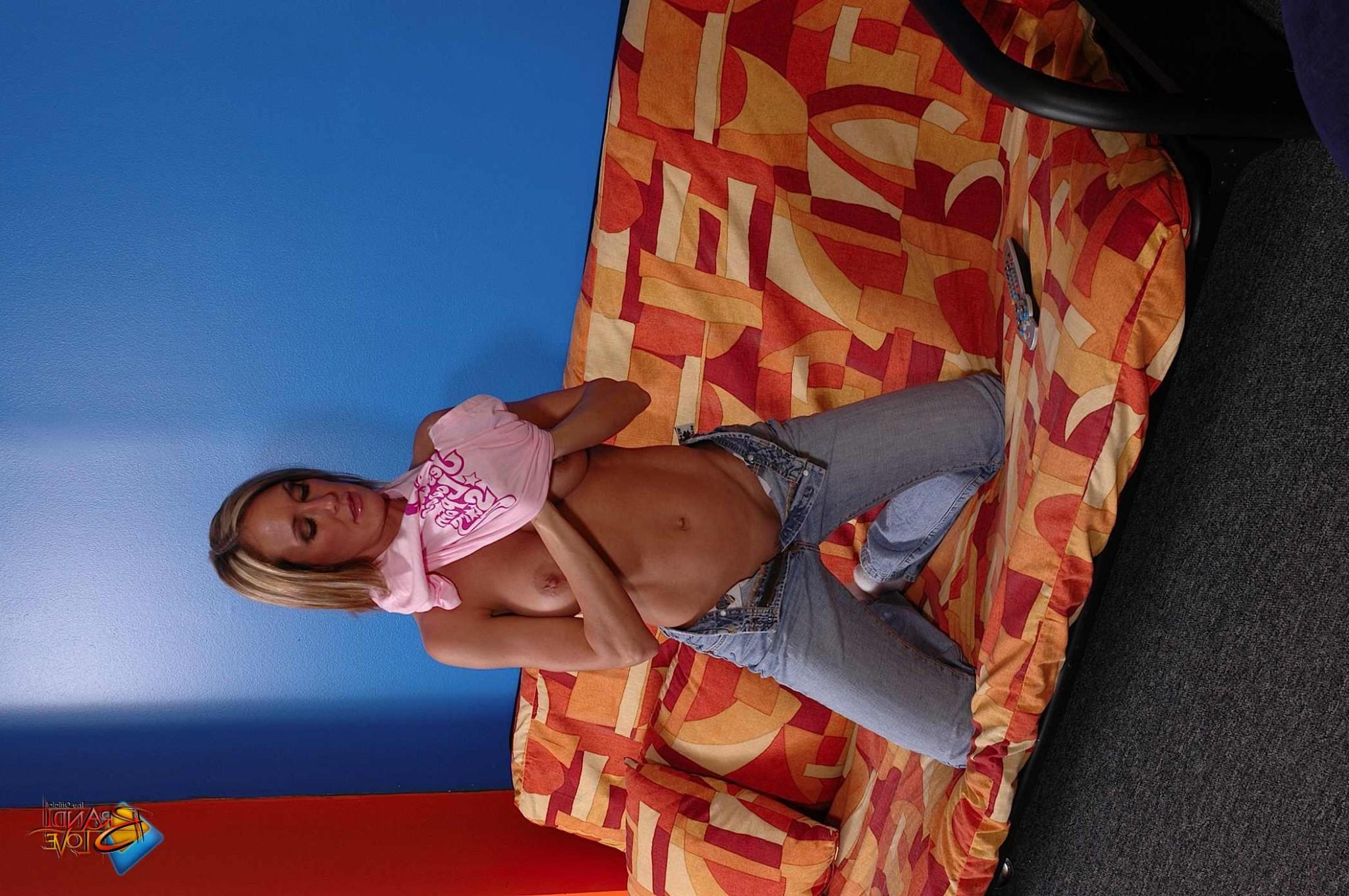 25P Brandi Love Masturbating