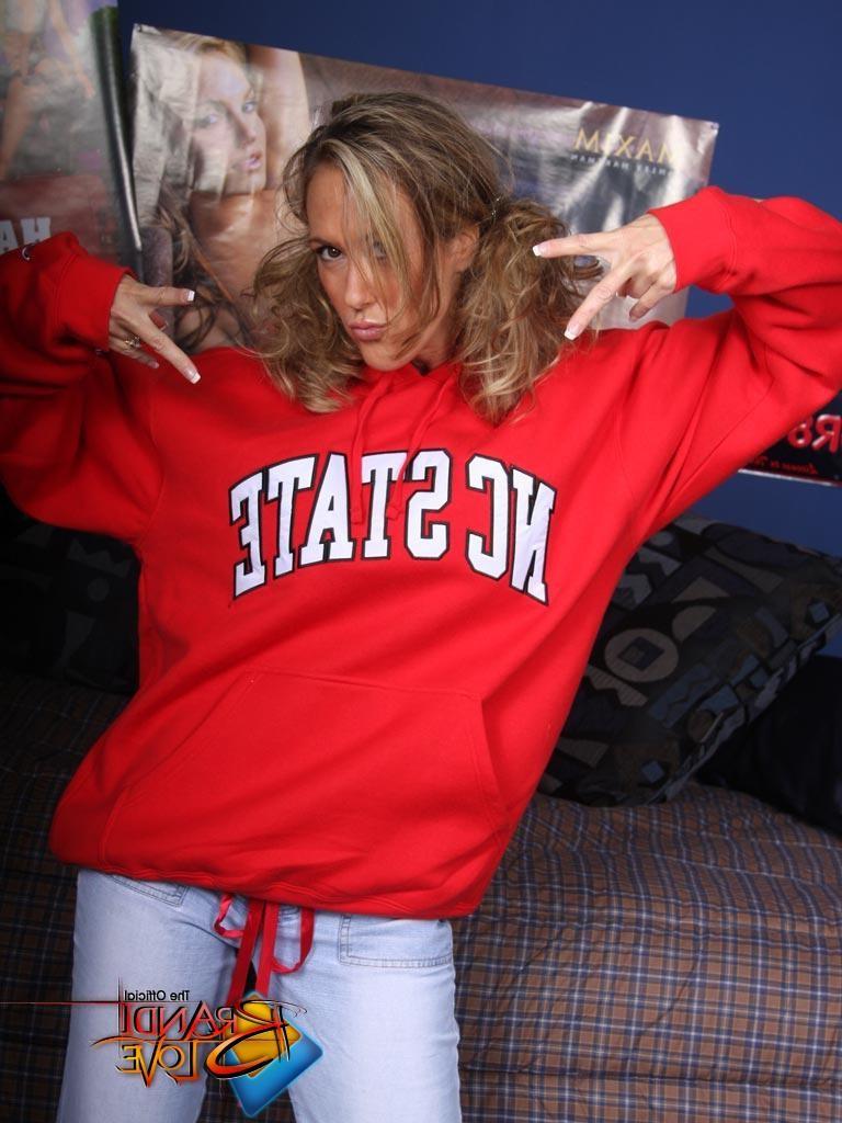 25P College MILF Brandi Love
