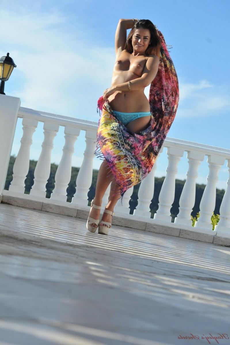 12P Super hot chick in panties
