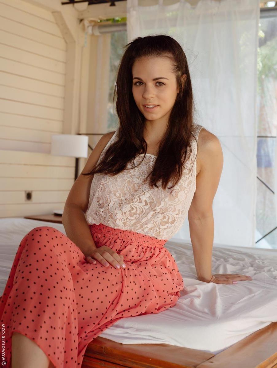 12P Busty toned model with hot tits