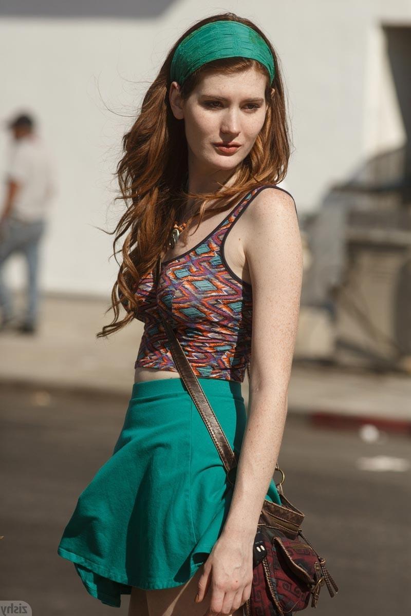 12P Super hot amateur redhead shows tits
