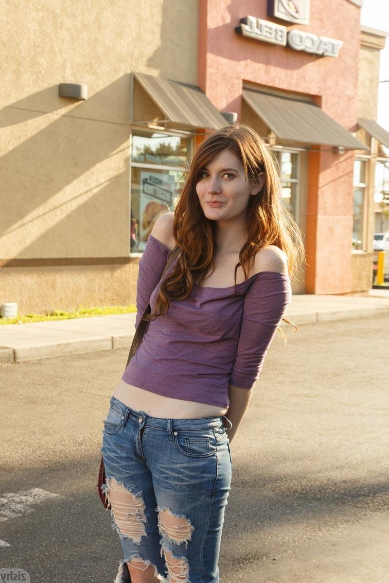 12P Super hot amateur redhead shows tits