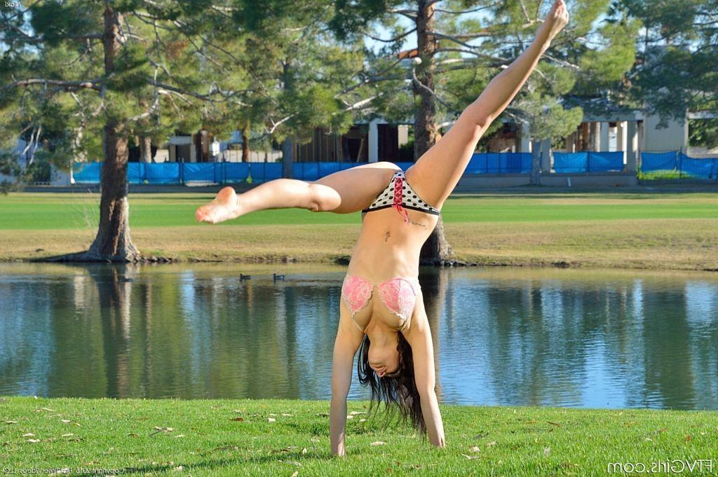 15P Naked Cartwheels