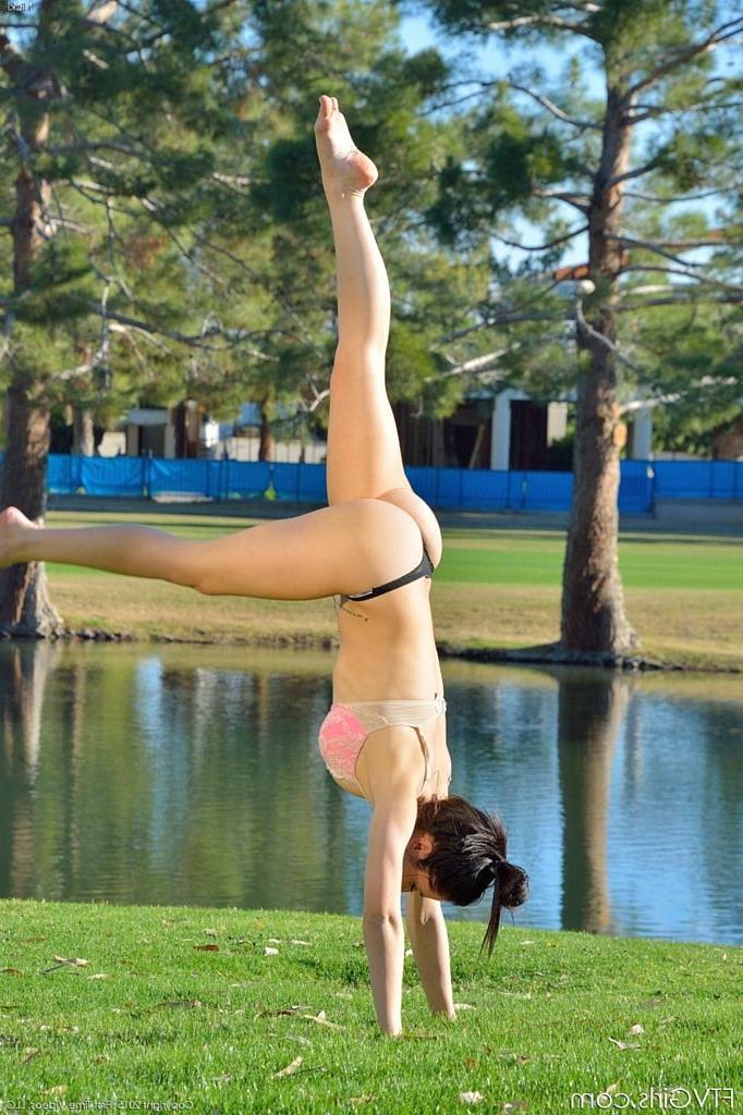 15P Naked Cartwheels