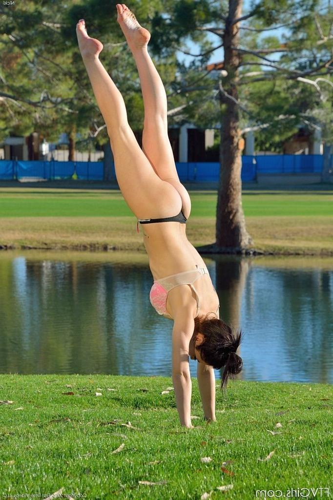 15P Naked Cartwheels