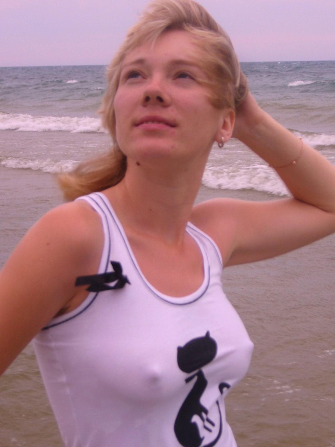 20P Seethru nips hard nipples pokies wet tshirt see through