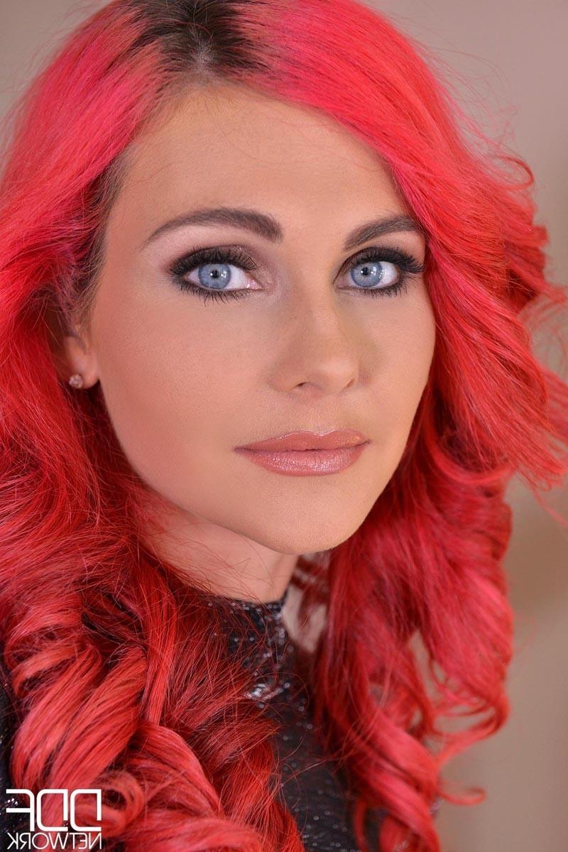 12P Red hot goddess with a dream body