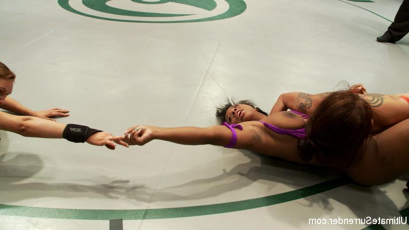 15P The epic battle is on, 4 girls non-scripted live Tag Team Action. Brutal action,