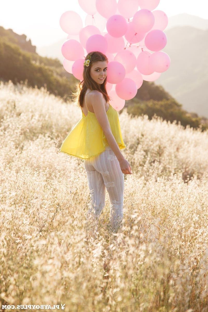12P Stunning outdoor babe in the sun