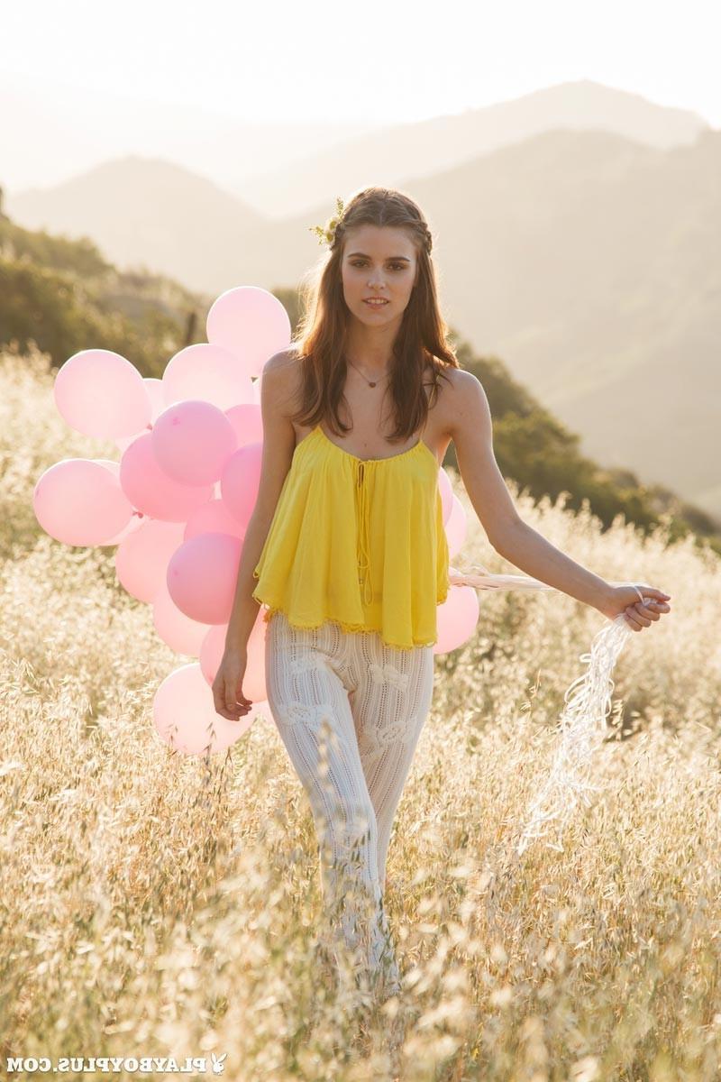 12P Stunning outdoor babe in the sun