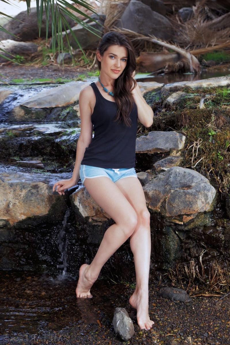 12P Sweet leggy brunette with a nice ass