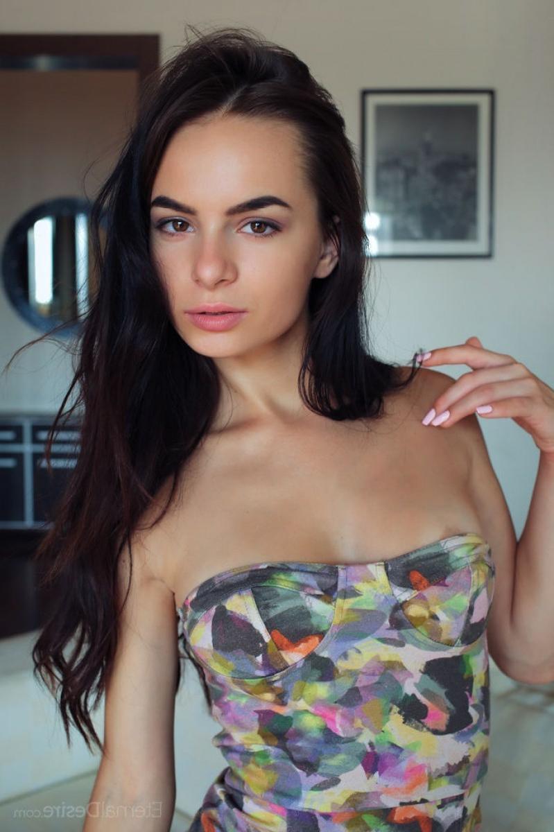 12P Sexy dark brunette posing naked