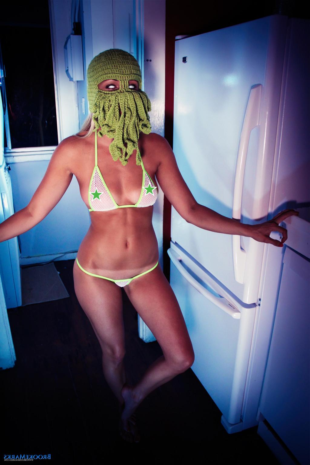 16P Hot blonde Brooke in her bikini and Cthulhus mask