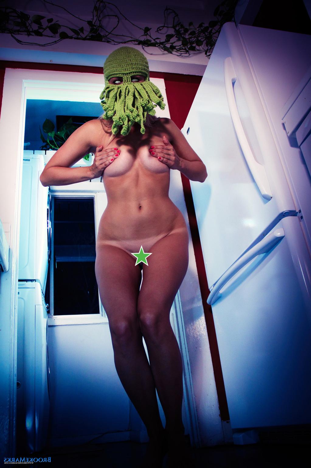 16P Hot blonde Brooke in her bikini and Cthulhus mask
