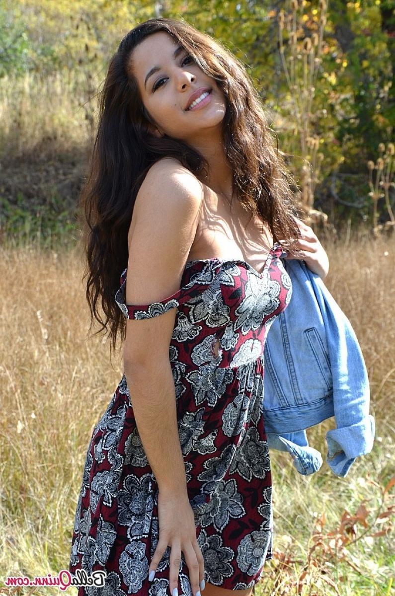 12P Hot outdoor babe with nice tits