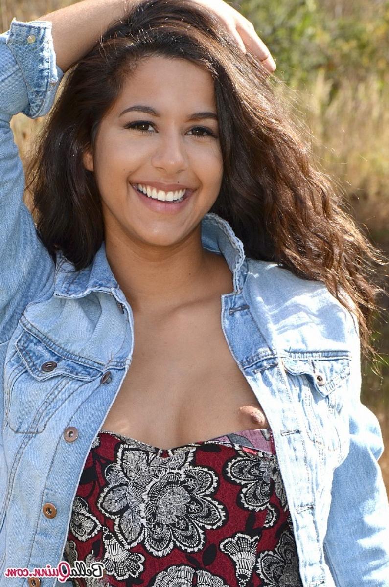 12P Hot outdoor babe with nice tits
