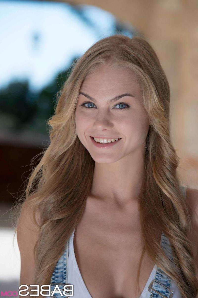 12P Busty fit blonde with awesome tits