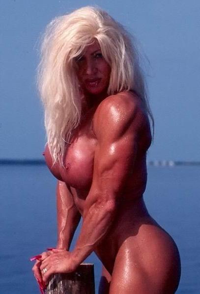 15P Sexy muscular girls