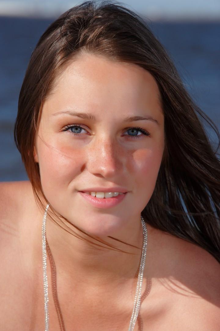 20P Teen posing outdoors