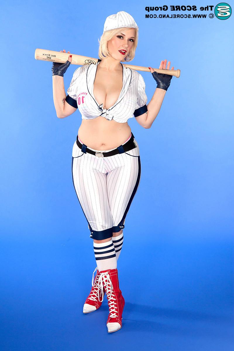 15P New baseball player with big boobs in sex league 