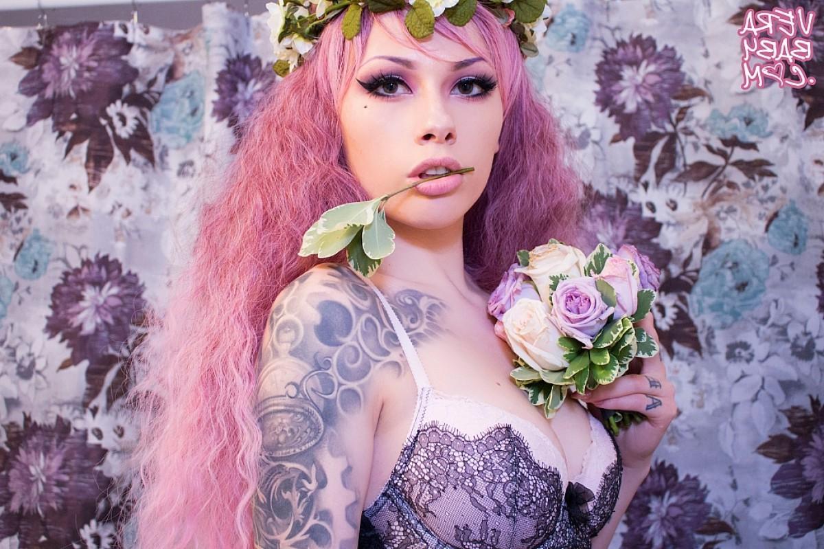 12P Hot tattooed model in stockings