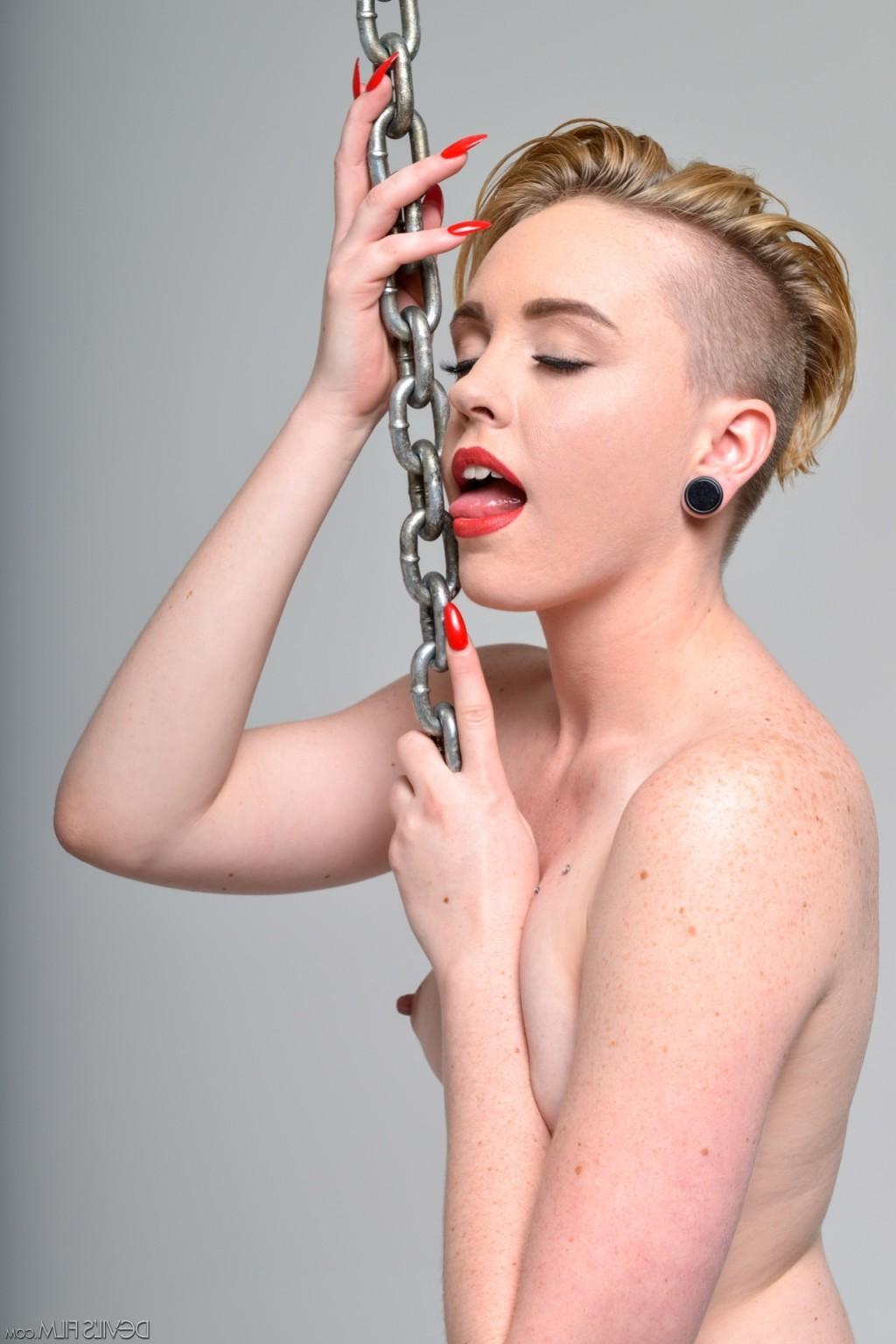 15P Miley Mae  DevilsFilms
