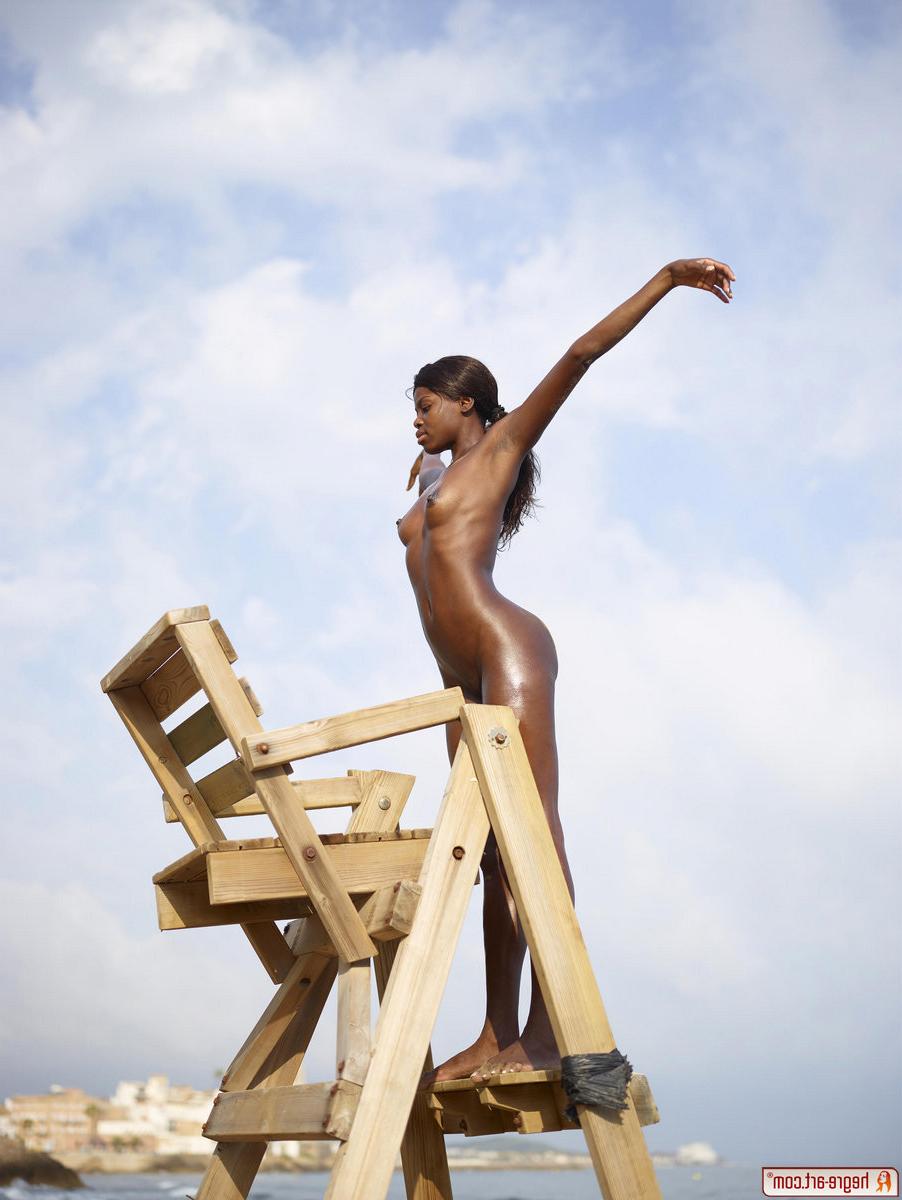 16P Athletic ebony nude Simone posing on beach in erotic photos