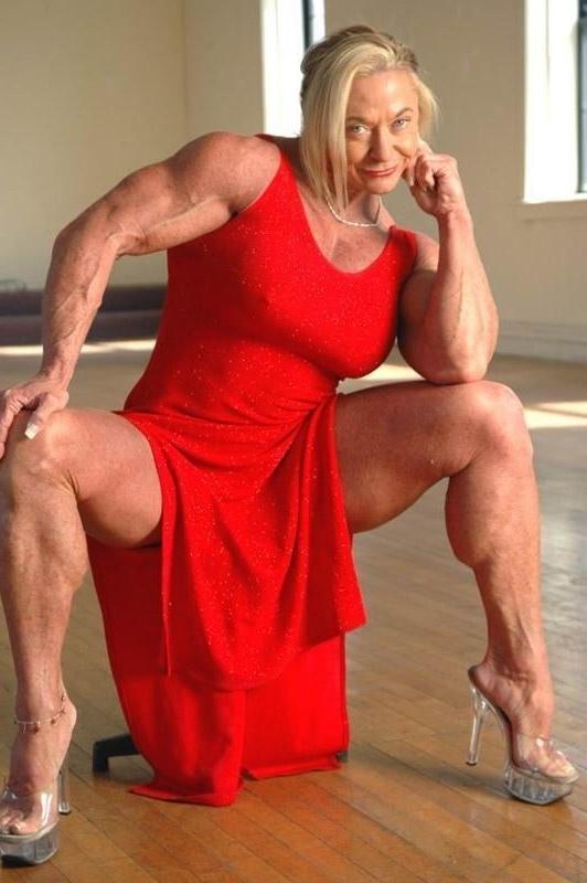 15P sexy muscle matures showing their bodies