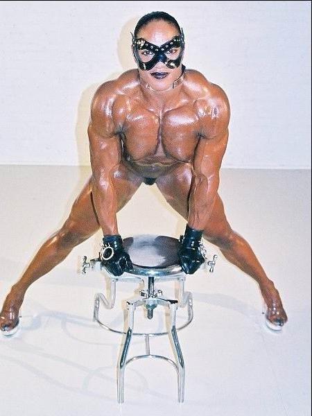 15P sexy muscle matures showing their bodies