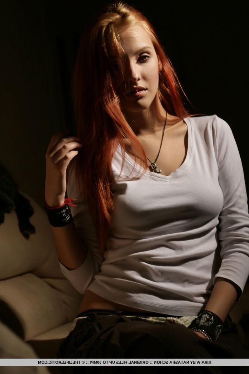 12P Sexy Girl Strips In Dim Light