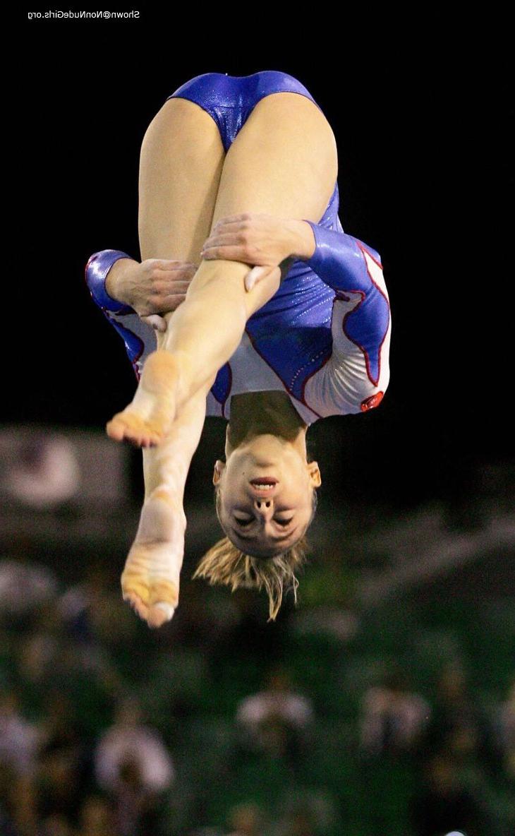 16P Gymnast spreading